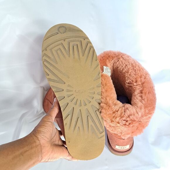 UGG   - Picture 7 of 16